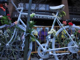 Photo by Philipp Rassmann/NYC Street Memorial Project: http://www.flickr.com/photos/19363530@N02/sets/72157626136950223/