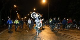 from: http://www.elpais.com/fotografia/madrid/Miembros/colectivo/Bici/Critica/elpdiatec/20100326elpmad_1/Ies/